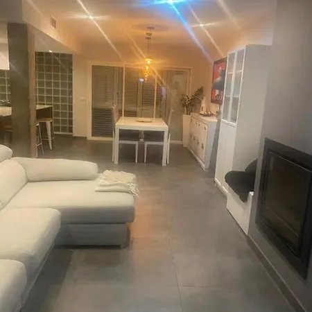 Chalet Con Piscina Cerca A Valencia 베테라